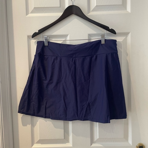 Woman’s navy bathing suit bottoms - Picture 3 of 3